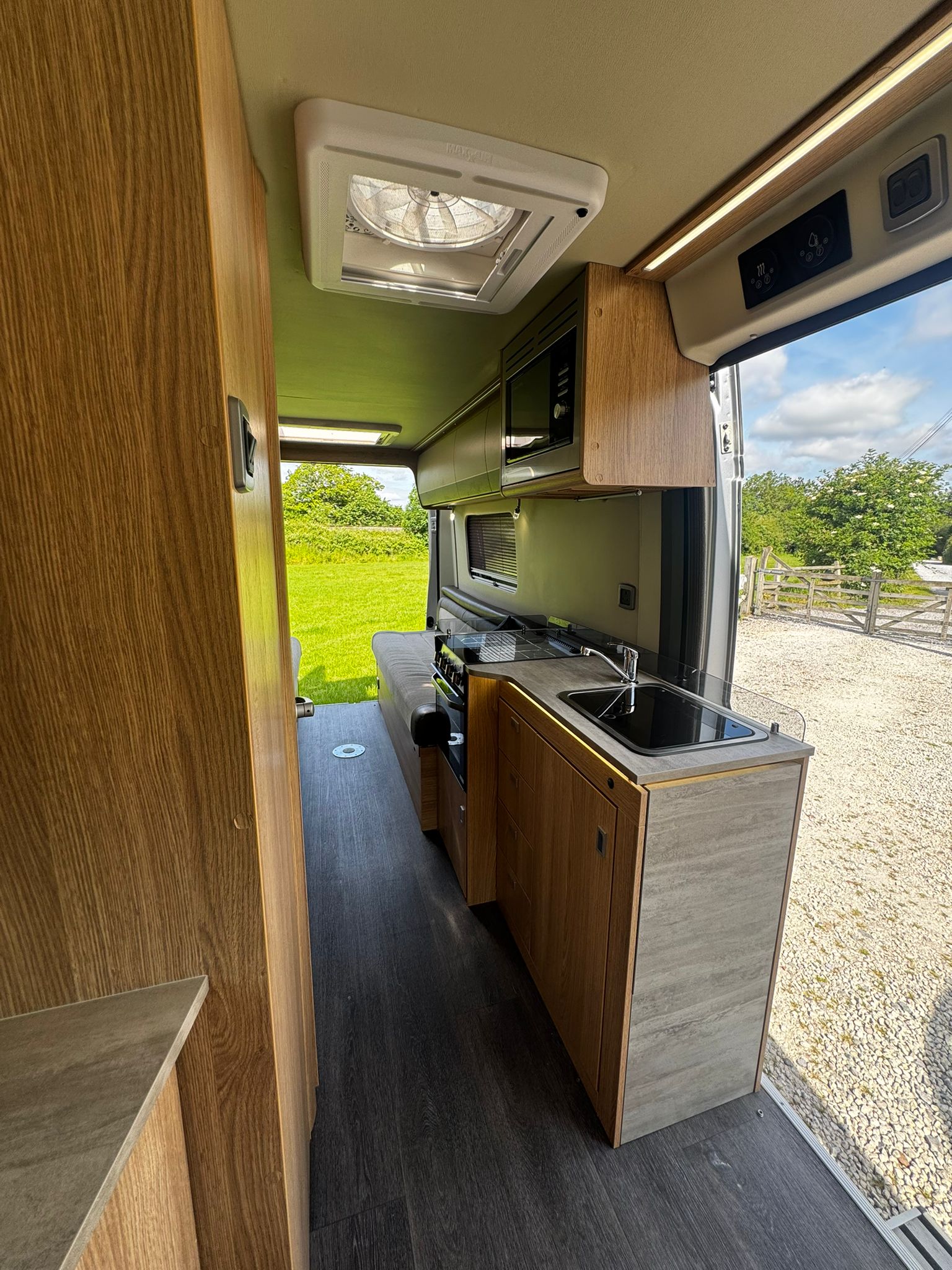 Auto-Trail 635 SE (2023 Plate) - Image 3